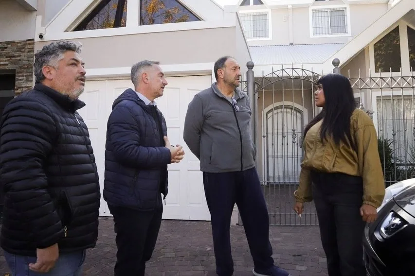 Cuadrilla municipal durante el Plan de Poda 2026 en Quilmes