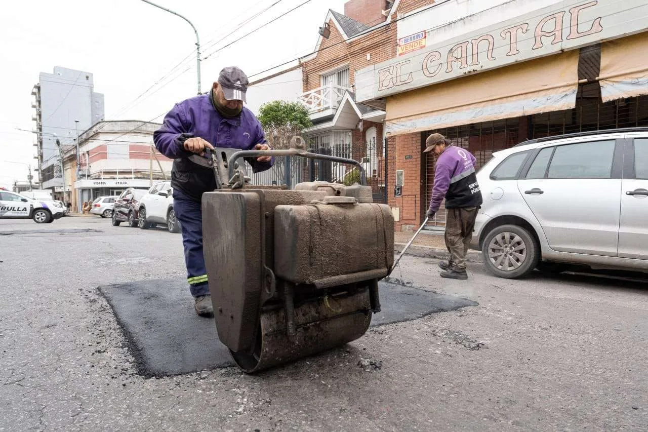 Avanza el plan de bacheo en Quilmes Oeste y Bernal Oeste con fondos municipales