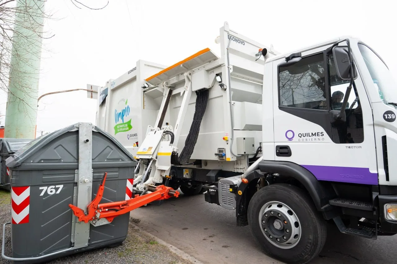 Quilmes incorporó un nuevo camión recolector y colocará 35 contenedores en Ezpeleta